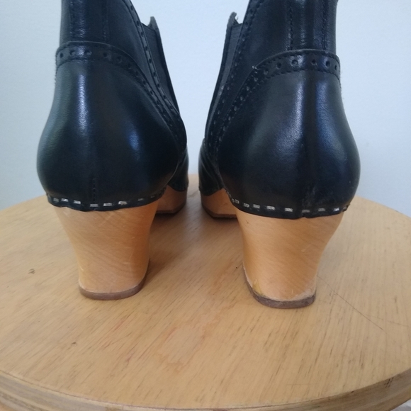 Swedish Hasbeens Black Leather Ankle Brogue Chelsea Boots Clogs - Picture 3 of 13